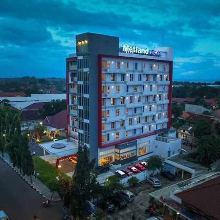 Metland Hotel Cirebon Buitenkant foto