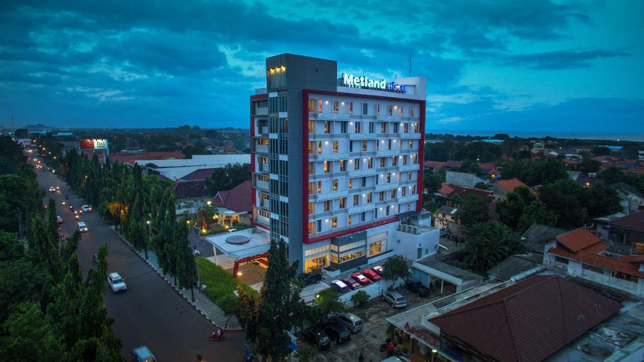Metland Hotel Cirebon Buitenkant foto
