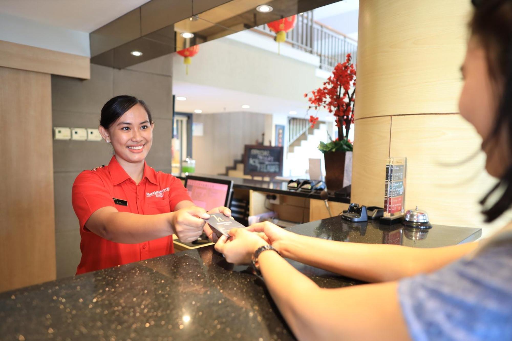 Metland Hotel Cirebon Buitenkant foto