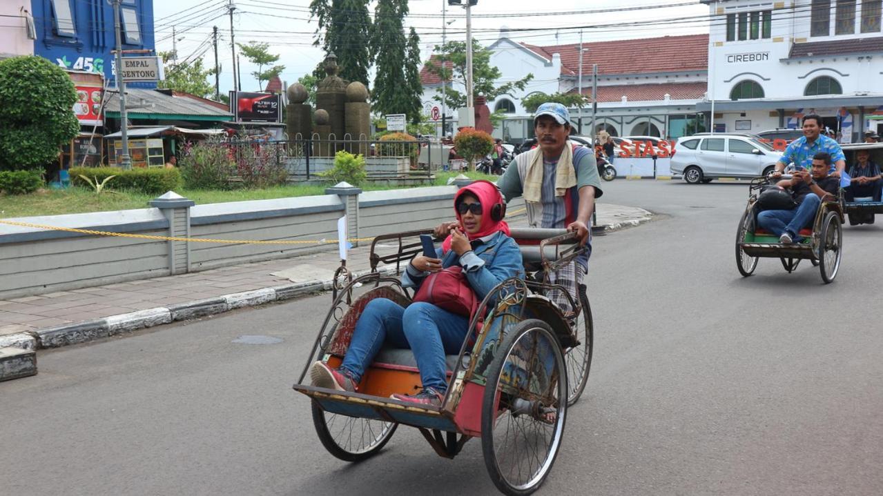 Metland Hotel Cirebon Buitenkant foto