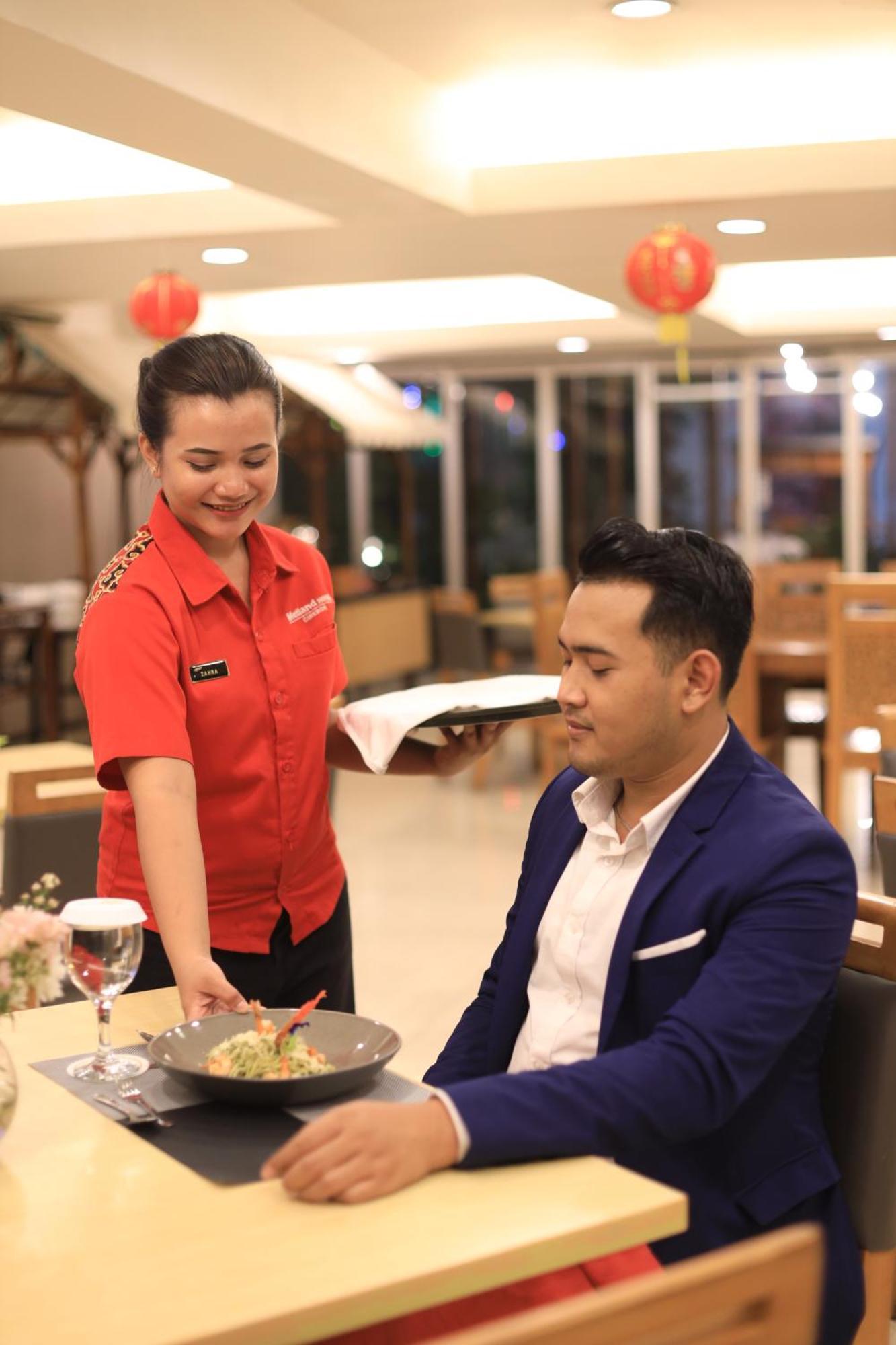 Metland Hotel Cirebon Buitenkant foto