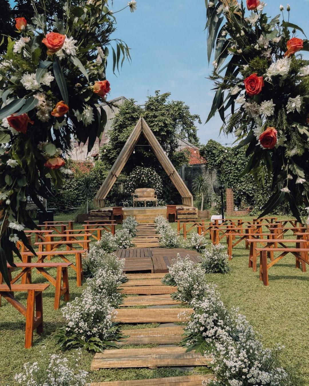 Metland Hotel Cirebon Buitenkant foto