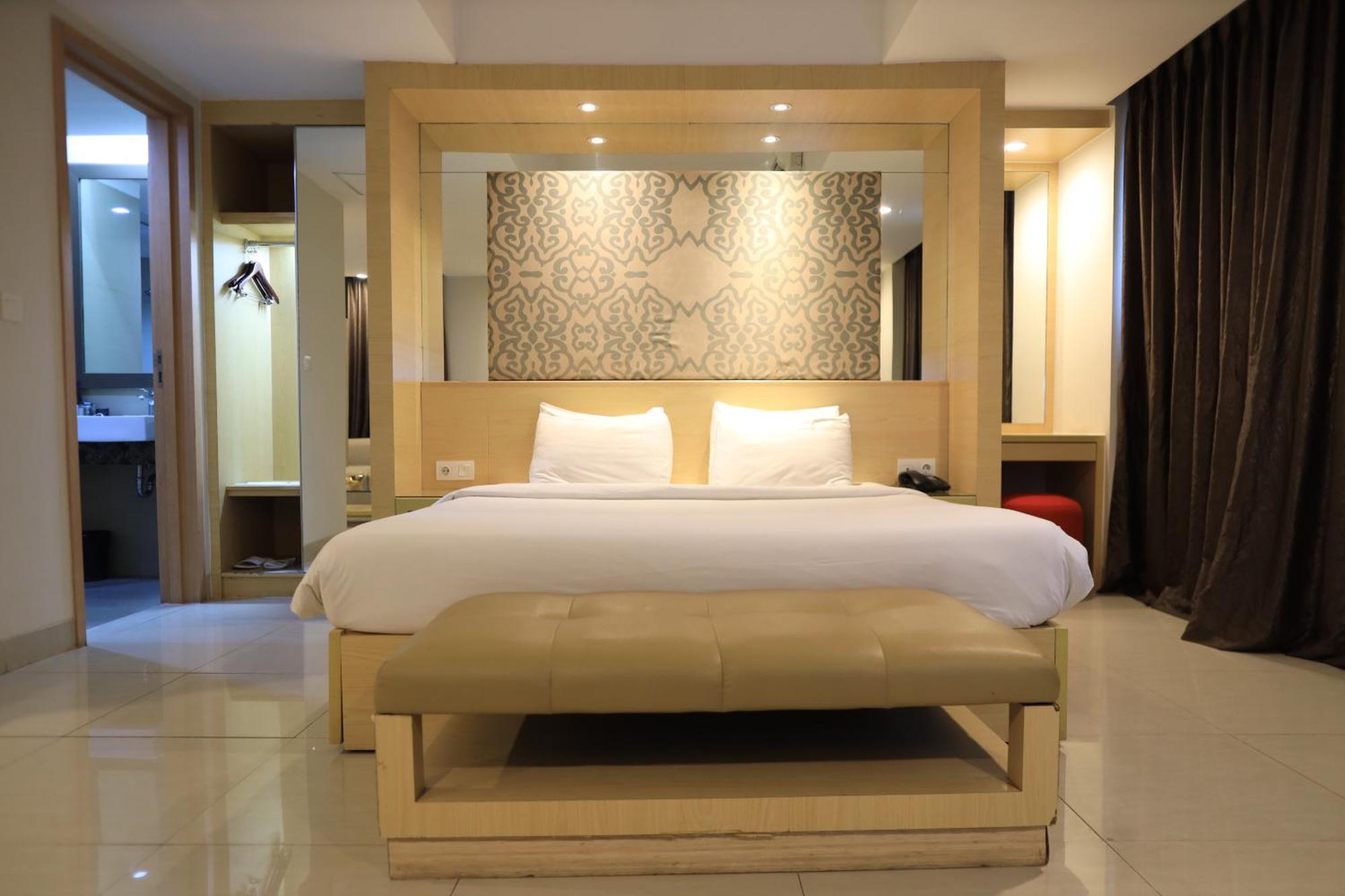 Metland Hotel Cirebon Buitenkant foto