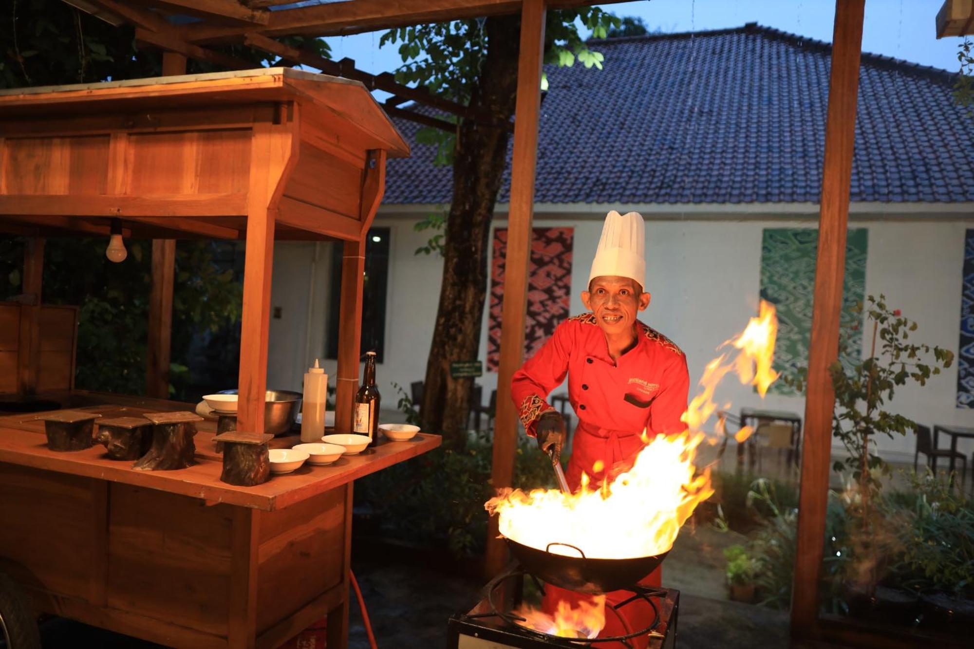 Metland Hotel Cirebon Buitenkant foto
