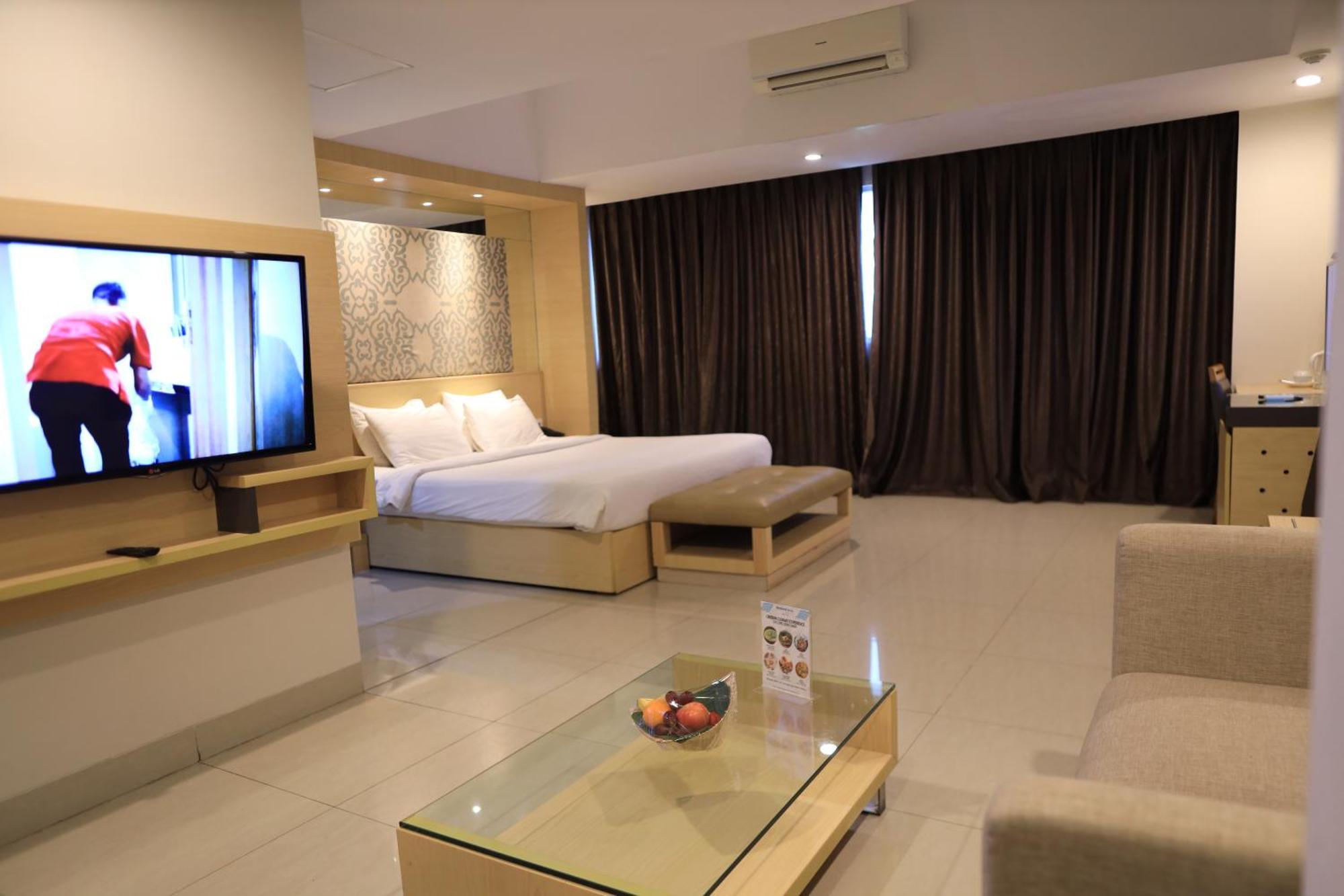 Metland Hotel Cirebon Buitenkant foto