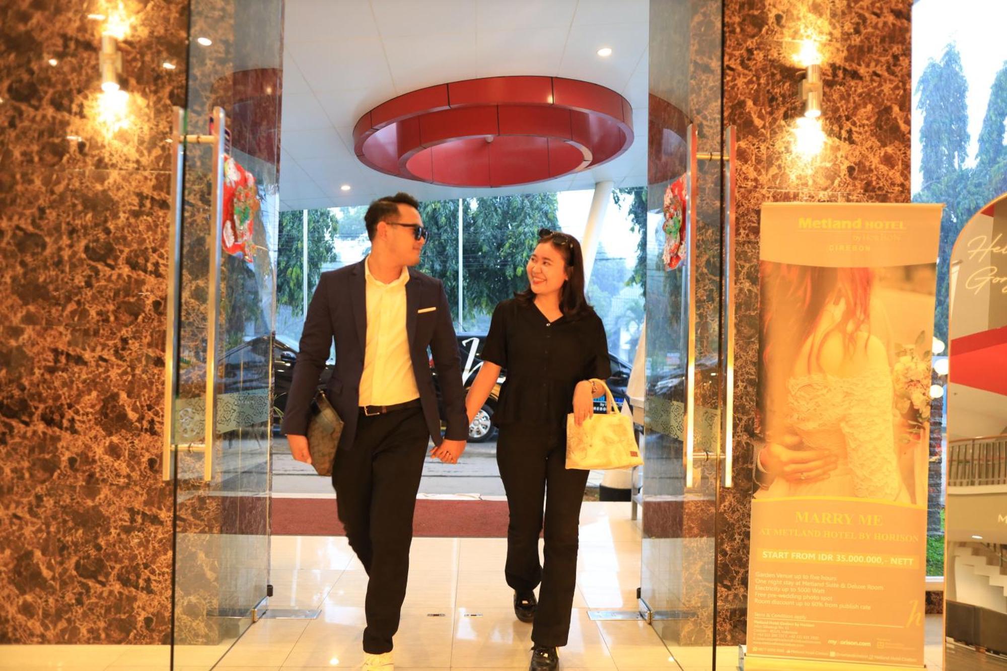 Metland Hotel Cirebon Buitenkant foto
