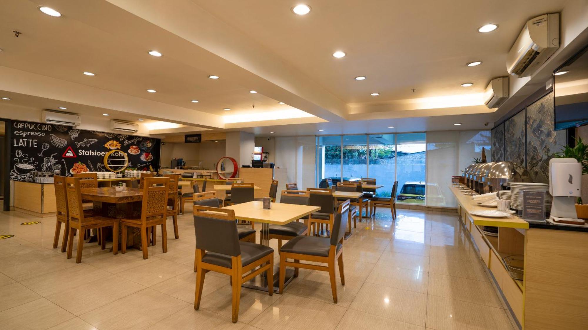Metland Hotel Cirebon Buitenkant foto