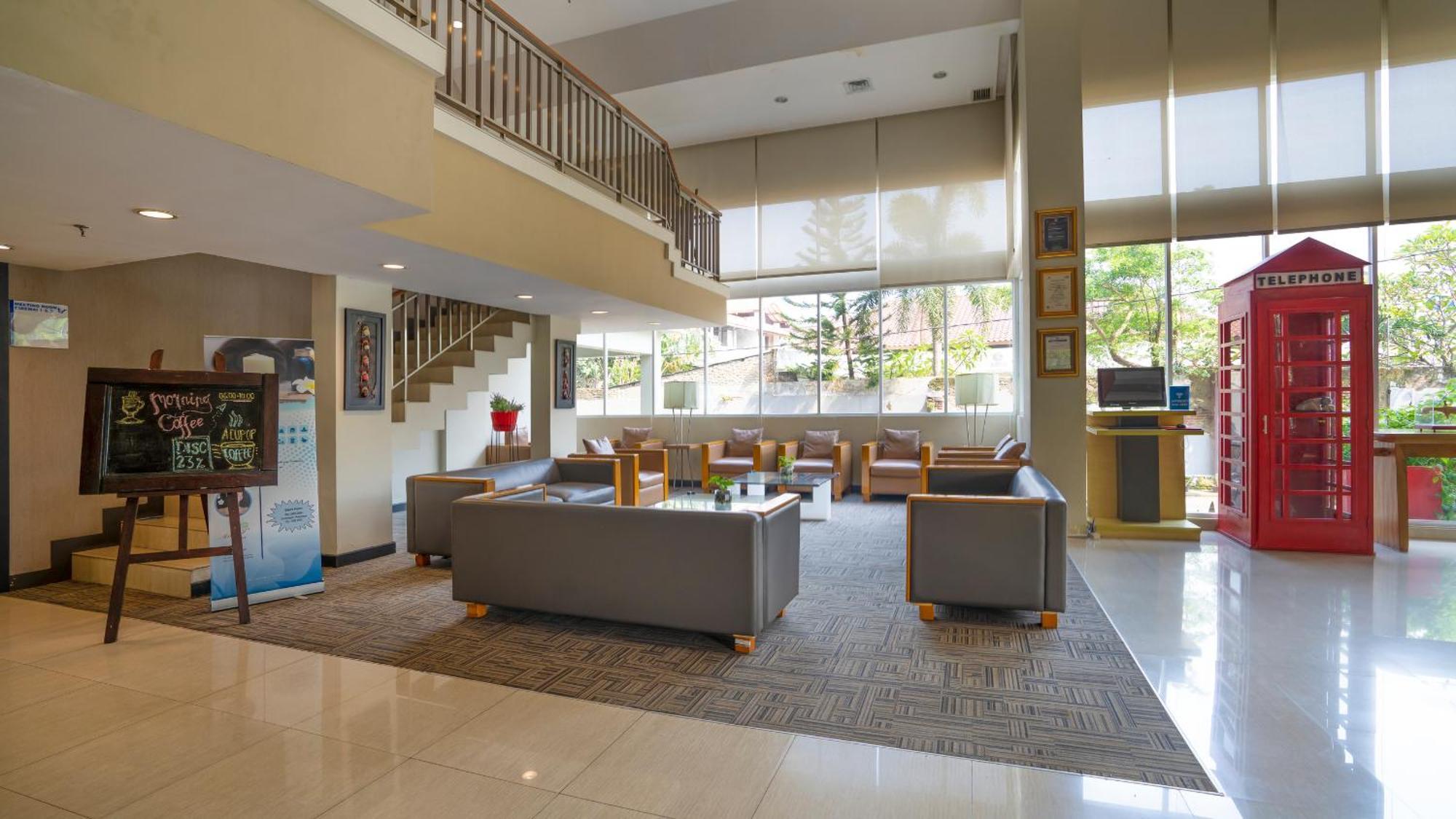Metland Hotel Cirebon Buitenkant foto