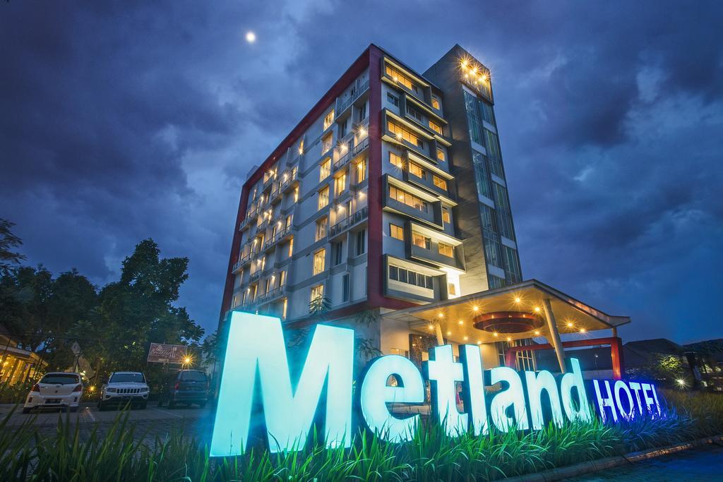 Metland Hotel Cirebon Buitenkant foto